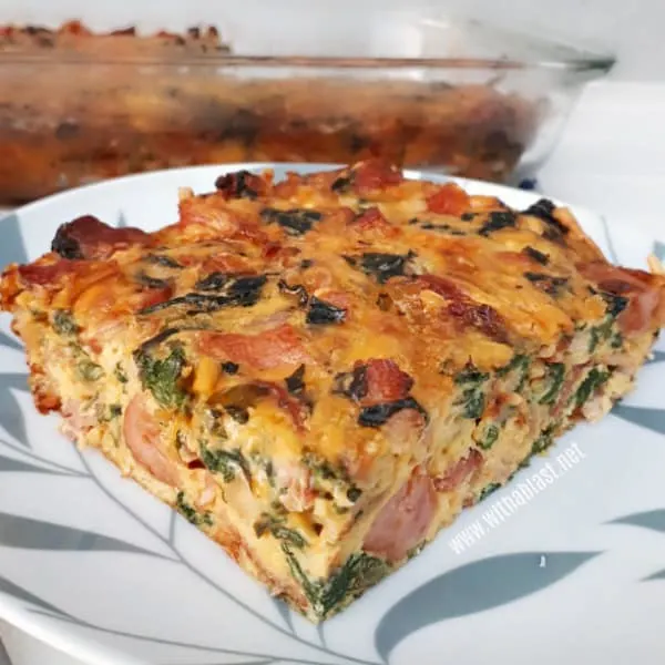 Bacon and Spinach Quiche is a crustless, quick, easy quiche which is ideal for lunch and even filling enough to serve as a light dinner #Quiche #EasyQuiche #CrustlessQiuche