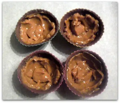 Choc Cup, Caramel Center and Mallow Frosting ~ Caramel in a Chocolate Cup topped with homemade Marshmallow ~ ste-by-step directions #SweetTreats #ChocolateCups