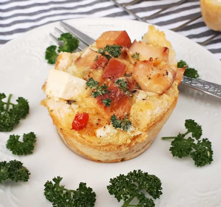 Chicken and Creamy Garlic Bread Baskets