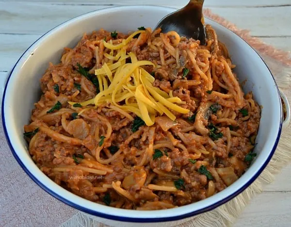 One-Pot Beef Spaghetti is ready in under 25 minutes - a creamy tomato dinner dish with ground beef, vegetables and perfectly spiced ! One-Pot Beef Spaghetti is ready in under 25 minutes - a creamy tomato dinner dish with ground beef, vegetables and perfectly spiced !