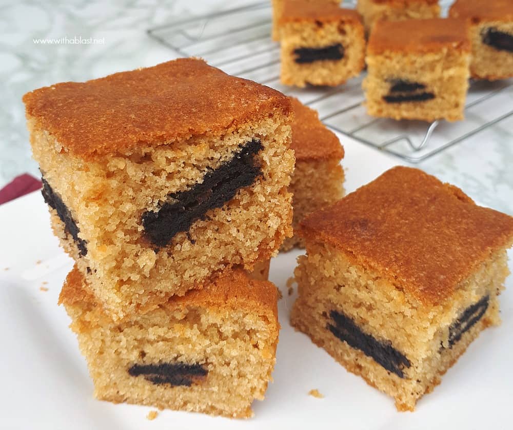 Moist Peanut Butter Oreo Blondies are a quick and easy sweet treat to make, loaded with peanut butter and stuffed with Oreo cookies !