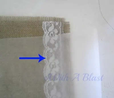 No-Sew Rose & Lace Burlap Placemats      #fabricstenciling #stencil #nosew #burlap #crafts #placemats