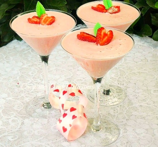 Strawberry Mousse is one of the easiest desserts to make in advance. Ideal to serve as an everyday dessert, but especially great on Valentine's Day !