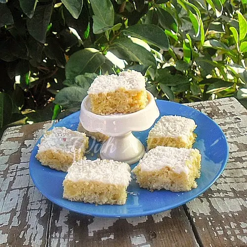 White Chocolate and Pineapple Coconut Bars 