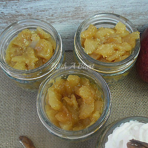 Apple Pie Jars is an all time popular Apple Pie, but in a Jar ! No-bake, no-fuss with these buttery, syrupy, spicy desserts 