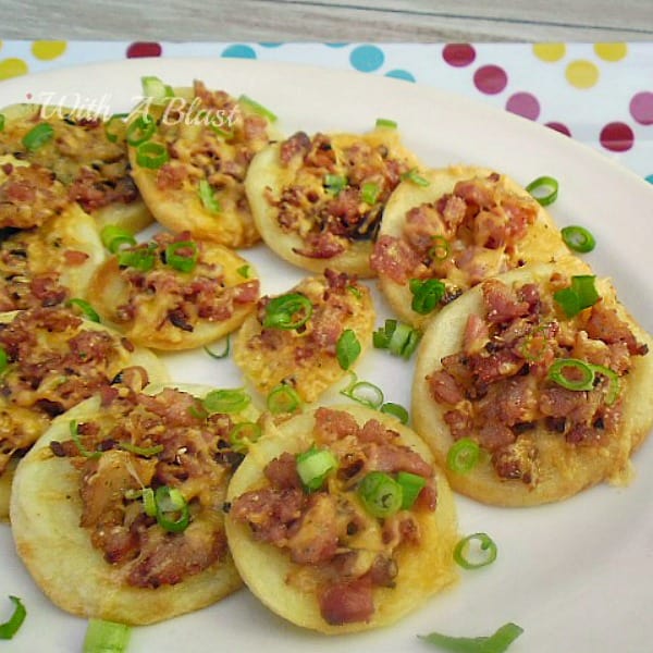 Perfect Game Day snack! Or serve as an appetizer ~ bacon, gooey cheese and more
