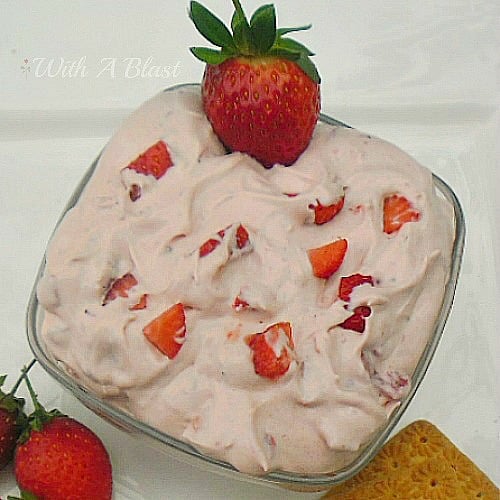 Strawberry Cheesecake Dip with only 4 Ingredients ! 3 minutes to make, some chilling time .. and you have a delicious dip for biscuits, cookies, wafers and fruit !