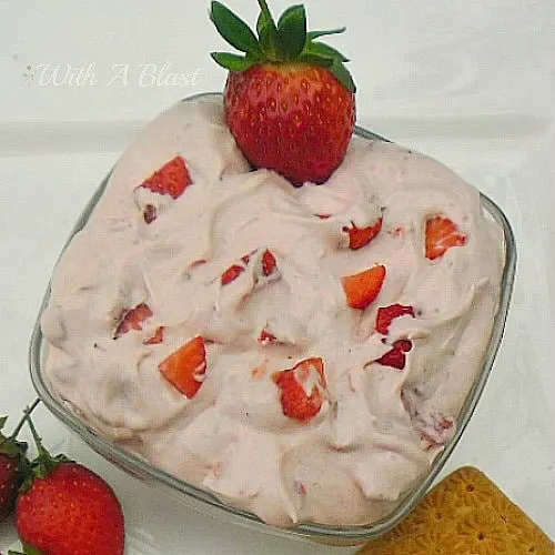 Strawberry Cheesecake Dip with only 4 Ingredients ! 3 minutes to make, some chilling time .. and you have a delicious dip for biscuits, cookies, wafers and fruit ! Strawberry Cheesecake Dip with only 4 Ingredients ! 3 minutes to make, some chilling time .. and you have a delicious dip for biscuits, cookies, wafers and fruit !
