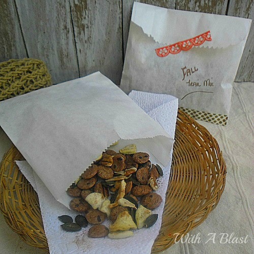 Fall Trail Mix ~ Every single ingredient is packed with Fall flavors and will give you the necessary boost needed for the day #TrailMix #FallRecipe #FallSnacks