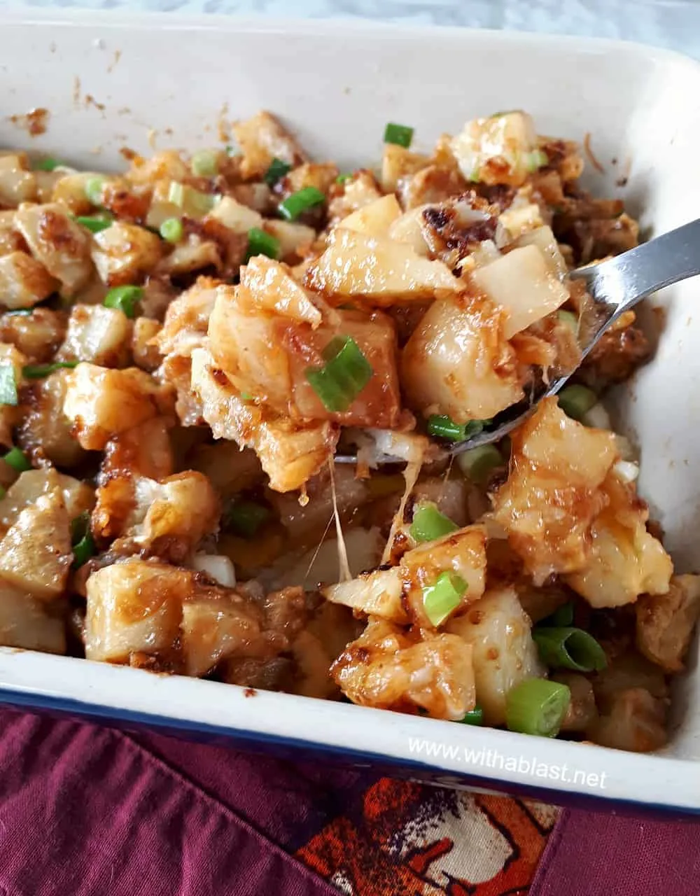 Cheesy Onion Potatoes WILL become a new family favorite if you love your Potatoes ! Only 5 ingredients and it tastes incredibly good as a side dish or a light meatless dinner #PotatoRecipes #Sidedish #ThanksgivingSideDish #ThanksgivingRecipes #Thanksgiving #ChristmasSideDish #ChristmasRecipes