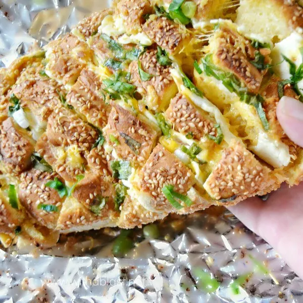 2 Cheeses, Garlic and Onion Pull-Apart Bread ~ Gooey, double cheese with Garlic and Spring Onions makes this Pull-apart Bread a winner every time ! {the secret is in the Butter mixture!}
