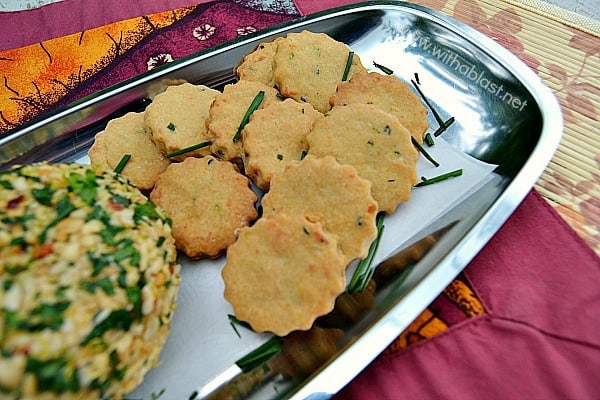 Cheddar and Chive Biscuits ~ The fresh taste of Chives and rich Cheddar make these savory biscuits {crackers} 100% better than any store-bought kind and is perfect to serve with dips and cheese balls as an appetizer {Quick and Easy recipe} #SavorySnacks