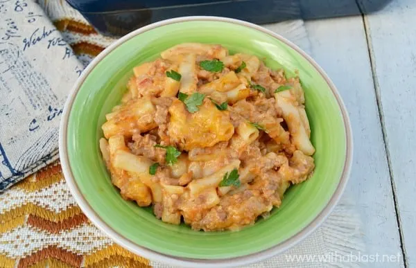 Creamy Beef Mac and Cheese ~ You can never have enough Mac and Cheese recipes ! This one is a cheesy, creamy delicious dish with Ground Beef to make it a comforting, hearty meal #MacAndCheese #DinnerIdeas www.withablast.net