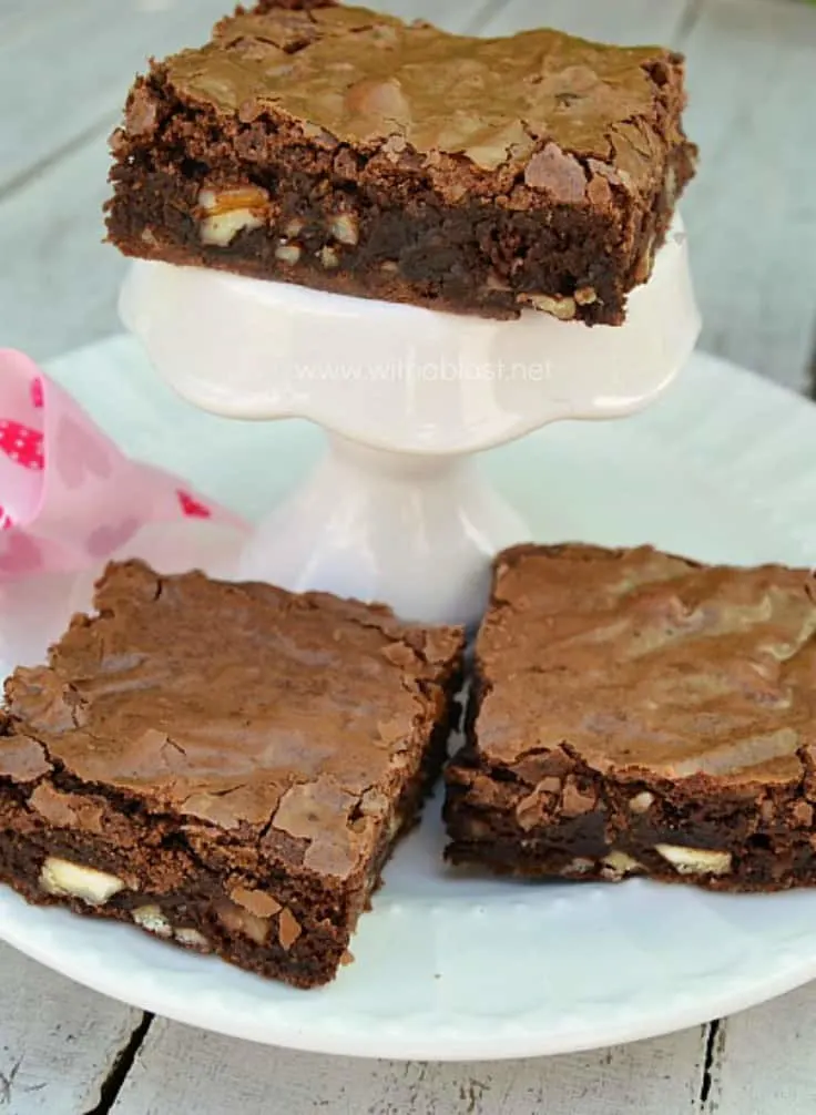 These , gooey Decadent Chili Chocolate Brownies have a spicy bite to them and make the perfect Valentines Day treat ( or any other day ! ). #BrownieRecipes #ChocolateChiliBrownies #GooeyBrownies