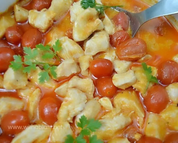 Spicy Sweet Chili Chicken - This Dump-and-Bake Chicken casserole is done in under 40 minutes {start to serving} and is a favorite among all ages ~ perfect time saving recipe for busy week nights !