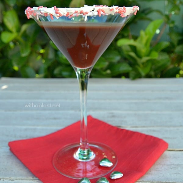 Valentines Serenade is a smooth, creamy Chocolate Cocktail with a huge kick makes this the perfect after dinner drink on Valentines Day #ValentinesDayDrink #ChocolateCocktail #ValentinesRecipes