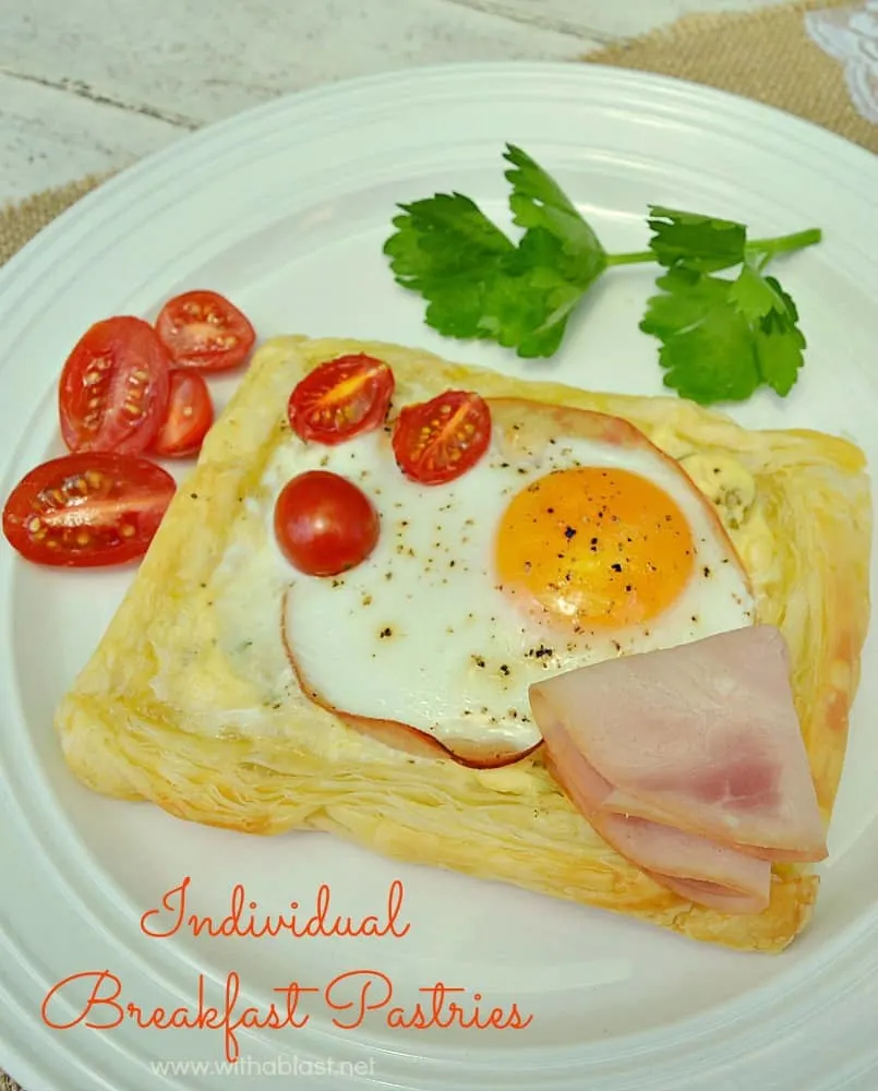Individual Breakfast Pastries ~ With Basil Creme fraiche, ham, eggs and tomatoes, these Breakfast/Brunch Pastries are ideal for Valentine's Day, Easter, Mother's Day or any other day ! #Breakfast #Brunch #Pastries #HolidayBrunchIdeas #HolidayBreakfastRecipes