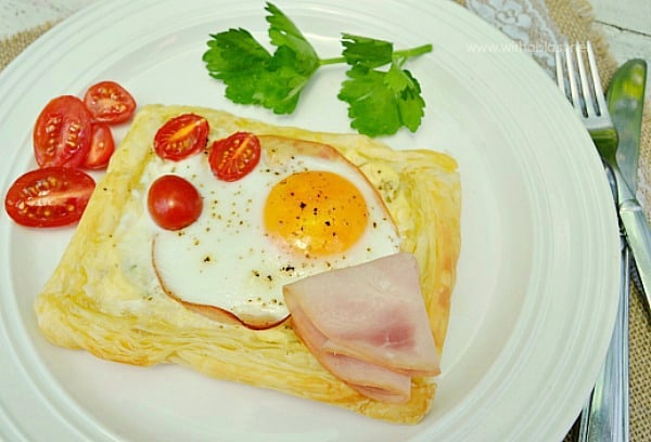 Individual Breakfast Pastries ~ With Basil Creme fraiche, ham, eggs and tomatoes, these Breakfast/Brunch Pastries are ideal for Valentine's Day, Easter, Mother's Day or any other day !