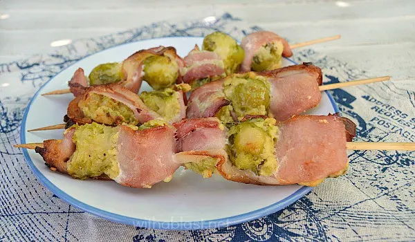 Parmesan Bacon Brussels Sprouts ~ Turn your Brussels Sprouts haters into new fans with only 3 extra ingredients ~ These Parmesan Bacon Brussels Sprouts are great as an appetizer or side dish ~ many ways to cook them !