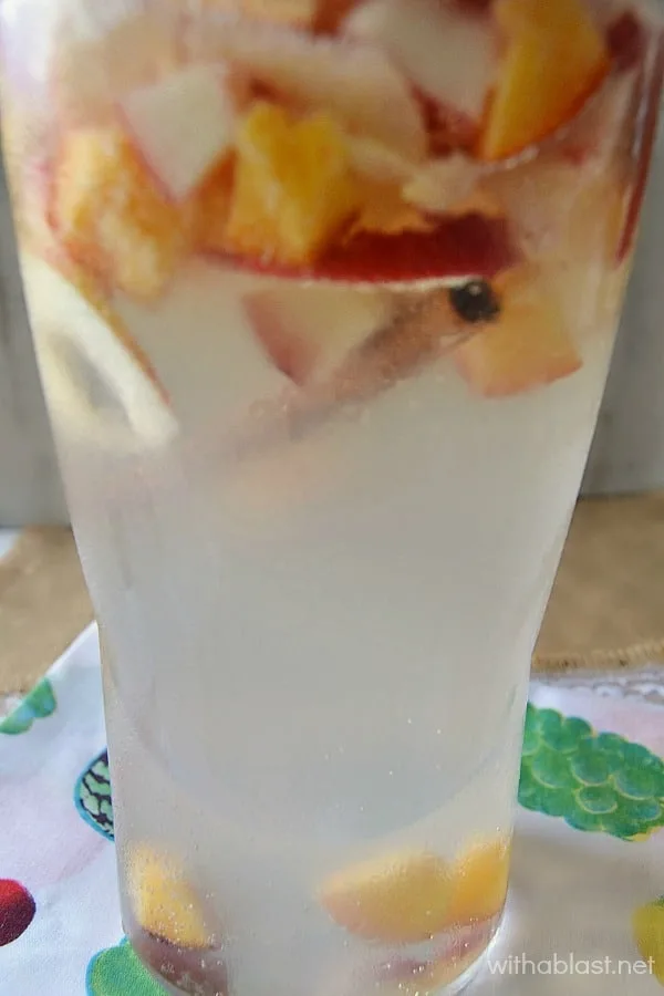 Apple Peach Sparkler ~ Low calorie, healthier choice with this Apple Peach Sparkler to quench your thirst on hot days