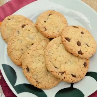 Crunchy Chocolate Chip Oat Cookies