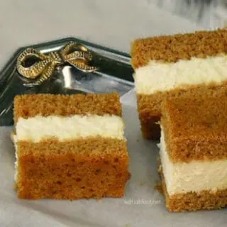 Ginger Cake with Creamy Lime Filling